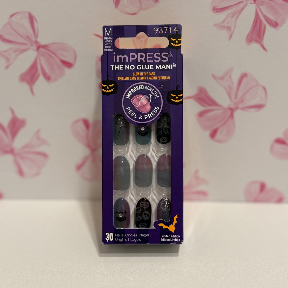 imPRESS Halloween Glow In The Dark Press On Nails Medium 30ct Limited Edition
